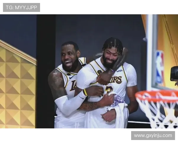 湖人队迎来全新阵容调整 詹姆斯与浓眉合作如何影响球队未来走势