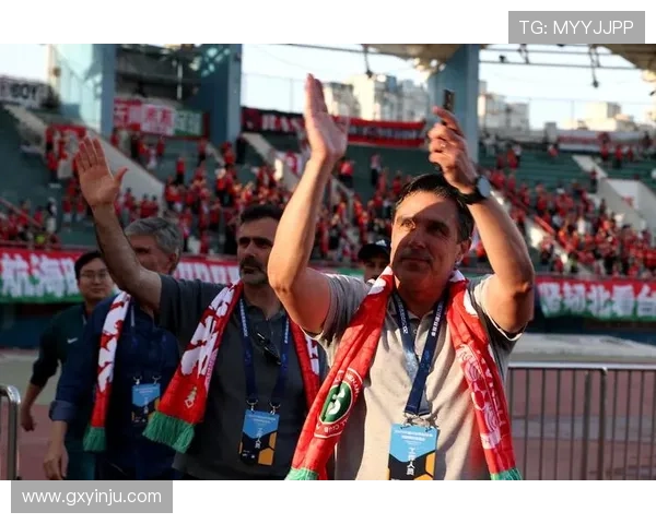 国家队新帅亮相备战世界杯预选赛引发球迷高度期待与联赛新星崛起